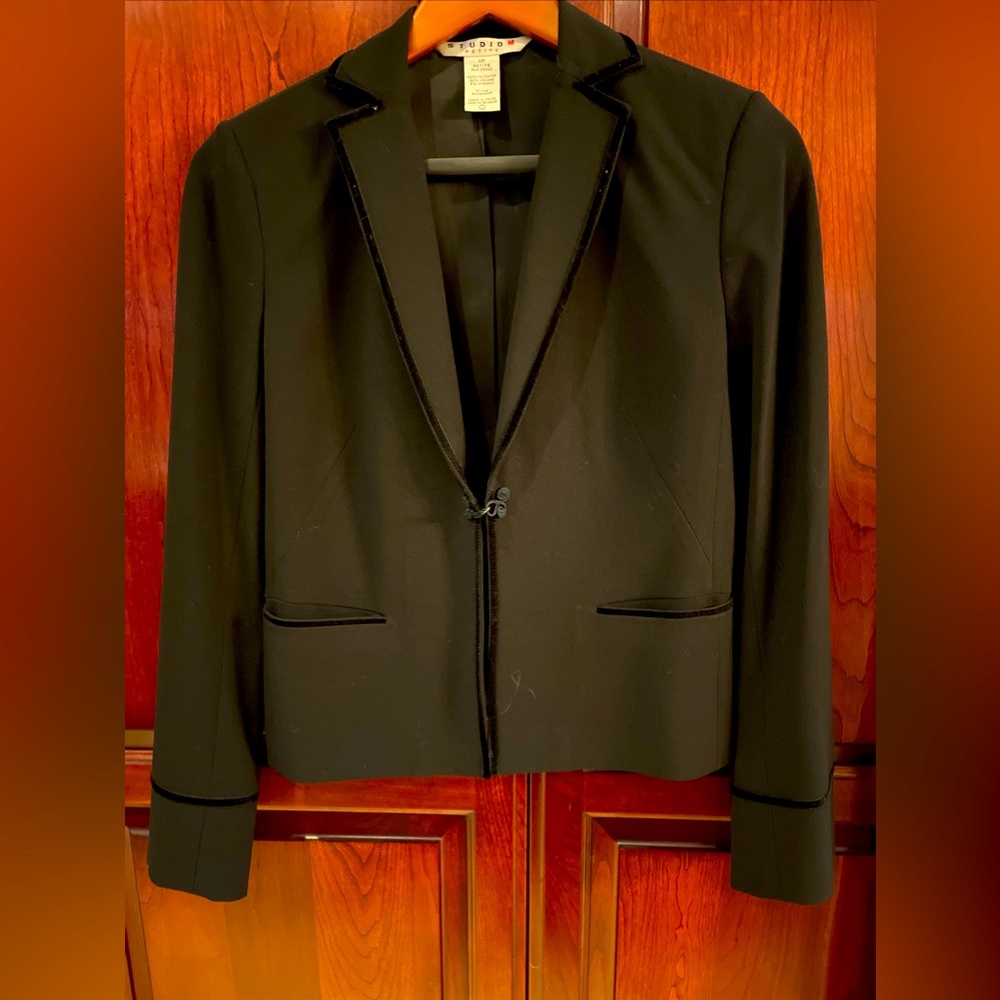 Studio M Petite jacket and pant color black suit